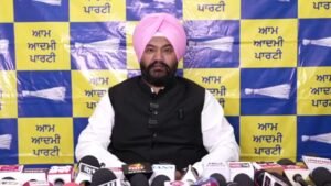अमृतसर में AAP नेता Talbir की प्रेस कॉन्फ्रेंस:बोले-अकाली दल को नहीं मिल रहा मजबूत उम्मीदवार, बादल पर साधा निशाना