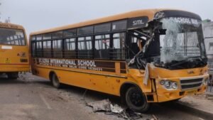 मोहाली में हादसा: धुंध के कारण Kharar-Kurali highway पर दो स्कूल बसें टकराई, एक के ड्राइवर समेत कई बच्चे घायल