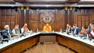 CM योगी ने इस विभाग के अधिकारियों को दिए साफ निर्देश, बोले-कोई लापरवाही नहीं चलेगी