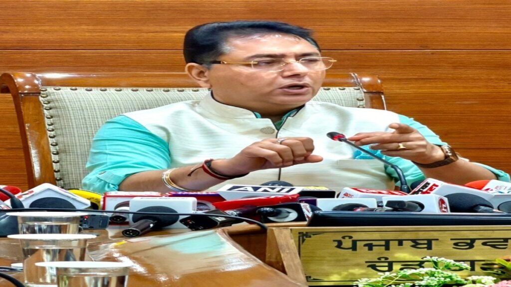 10 दिनों में 16,000 जनसभाएं: ‘आप’ सरकार का 4 साल का रिपोर्ट कार्ड घर-घर पहुंचाने की तैयारी — Aman Arora