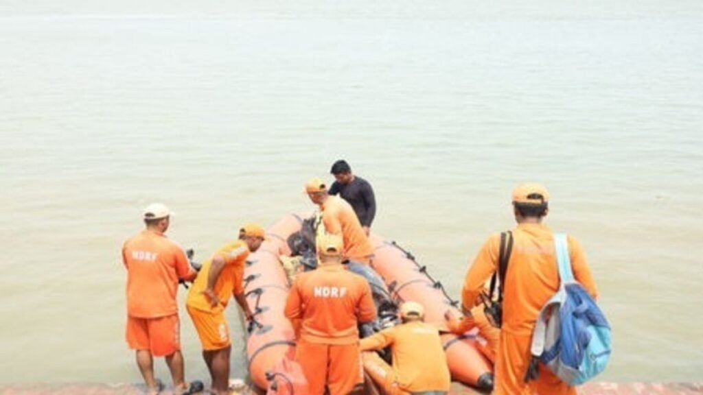 पटना में बड़ा नाव हादसा, गंगा नदी में पलटी नाव; 2 की मौत, 5 लोग लापता