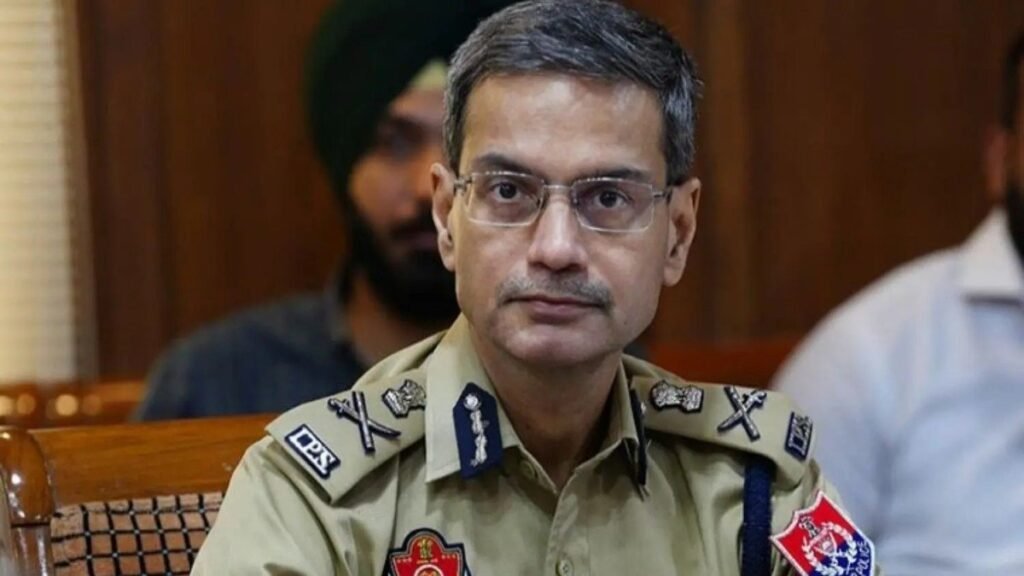 अमृतसर में बड़ी कार्रवाई, 6 हैंड ग्रेनेड और 12 पिस्तौल के साथ 3 आरोपी गिरफ्तार