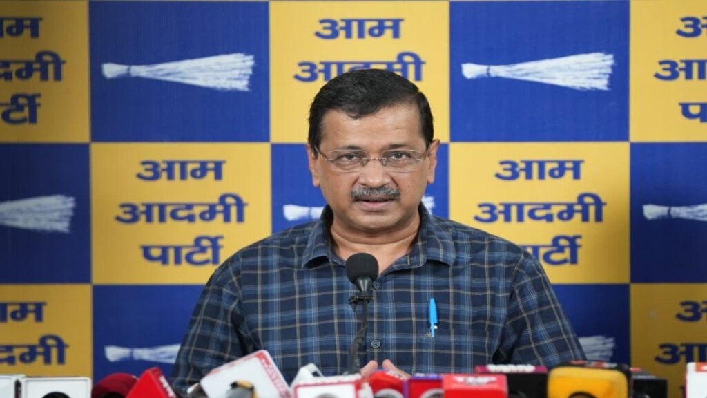केजरीवाल की PM से मांग, सरकार पेट्रोल पंपों पर शुद्ध पेट्रोल का विकल्प दें और E 20 पेट्रोल के रेट घटाए