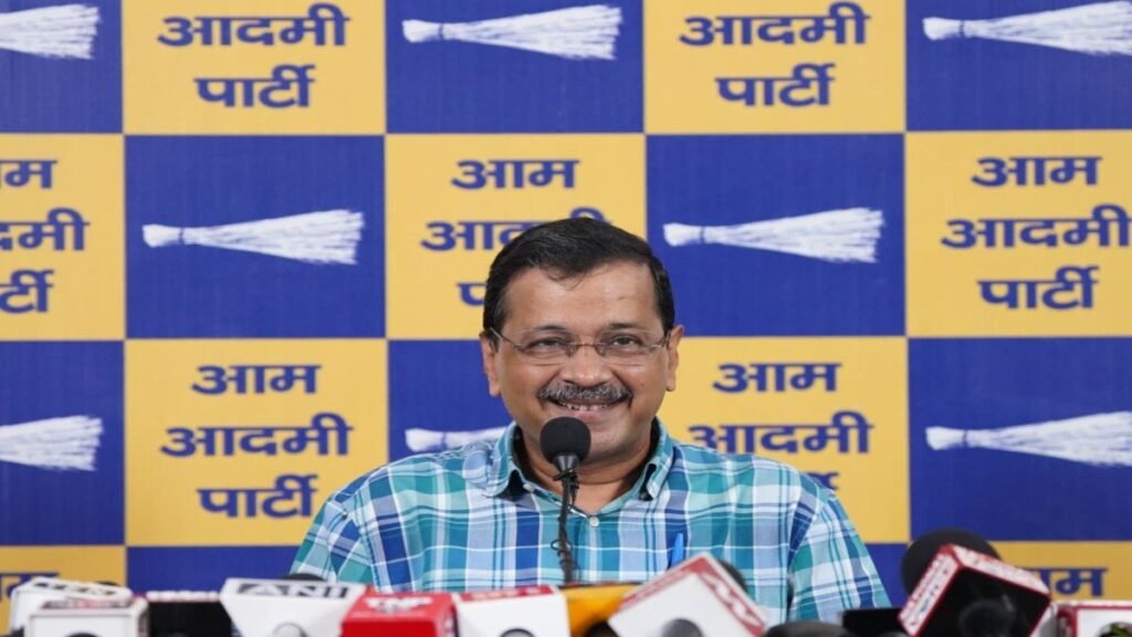 देश में शुद्ध पेट्रोल 82 रुपए लीटर मिलना चाहिए, लेकिन सरकार 102 रुपए में दे रही ई-20- केजरीवाल