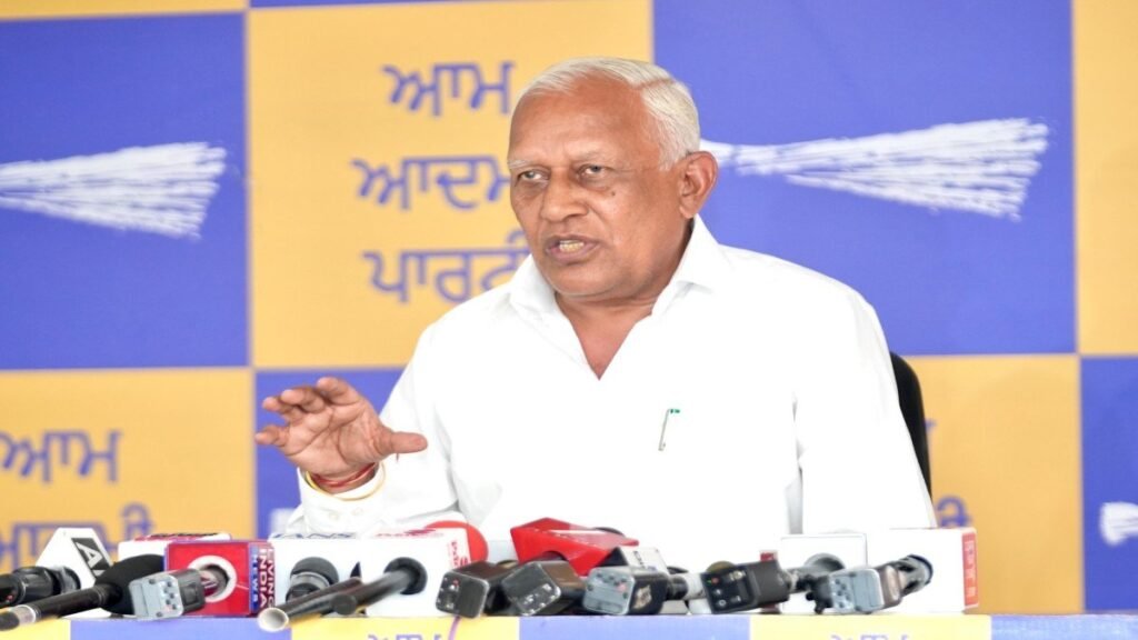 राहुल गांधी दिल्ली में बैठकर ‘एक्स’ पर राजनीतिक बयान देने के बजाय गांव में आकर ज़मीनी हकीकत देखें: बरिंदर कुमार गोयल